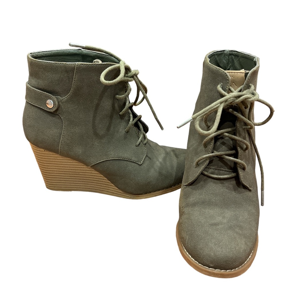 Nautica green wedge booties